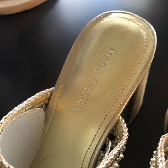 Beautiful Marc Fisher slides. Metallic gold, almost champagne color - Picture 4 of 7